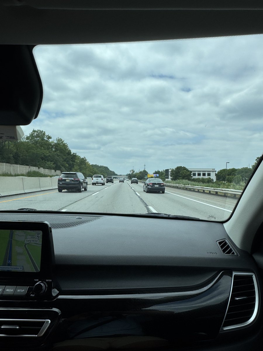 NOTdaRealGil's tweet image. Philly bound for the 3rd time this week. I’ve had to piss for 40 mins… eta is not going down quick enough