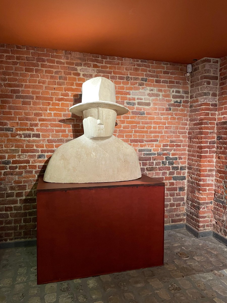 <a href="/RuizVelvet92/">Virginia 🇫🇷🇪🇸💚🇪🇺</a> <a href="/DeriveryLiliane/">Liliane Derivery</a> <a href="/Catheri76947001/">Catherine Corbin</a> Mon fils est allé à la Fondation Jean-Michel Folon qui se trouve à La Hulpe en Belgique. Il a visité le musée qui est dans un écrin de verdure. Il y a quinze salles d’exposition. 
Bisous Virginia, Liliane, Catherine 😘
#Folon 
#MuséeFolon