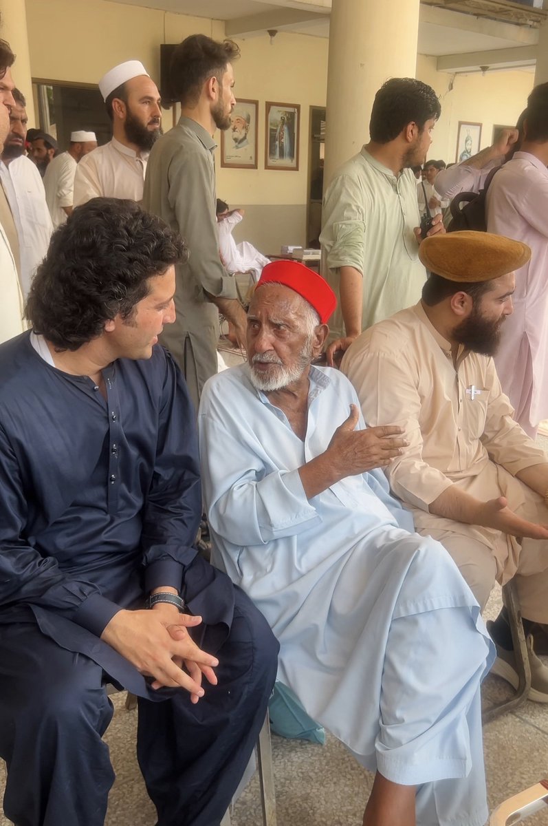 iamturabMohmand's tweet image. د سوات بدها پرویش شاھین بابا سره نن #قامي_امن_جرګه کې.