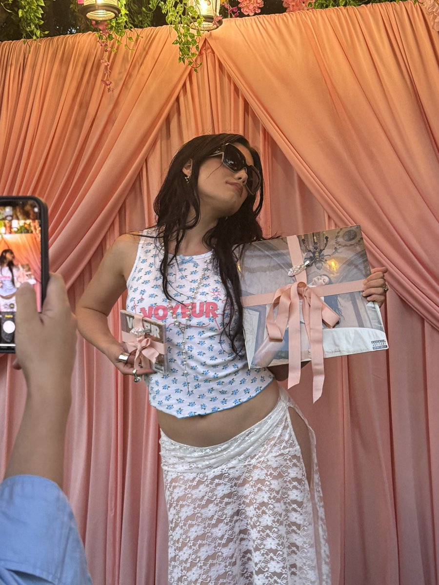 alessir0se's tweet image. voyeur vinyl &amp; cds online &amp; they’re really cute 🎀🎀🎀🎀🎀🎀🎀 shopuk.alessirosemusic.com/?fbclid=PAQ0xD…