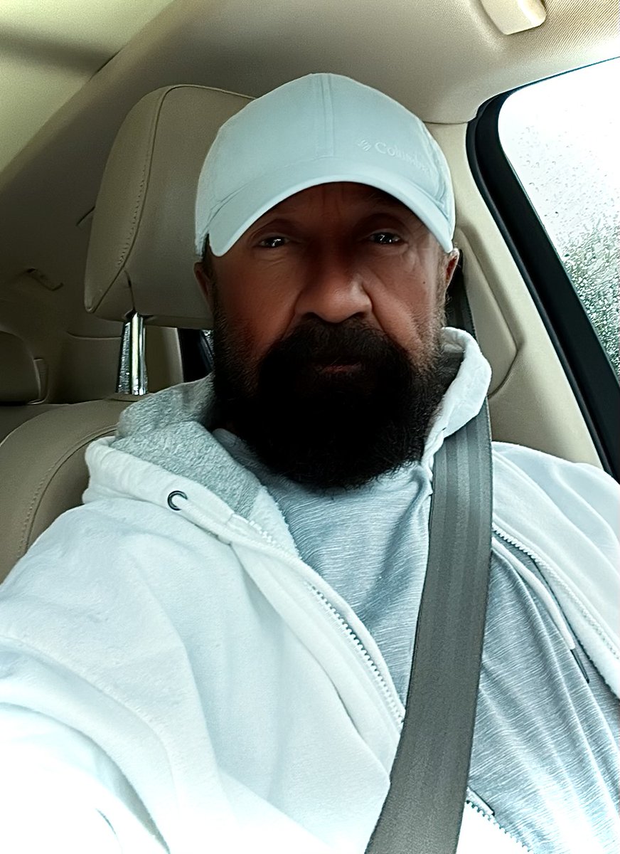 RodneyAllebach's tweet image. And we are off to Crunch in the middle of a monsoon to do back biceps, shoulders, calves, and abs. 🔥