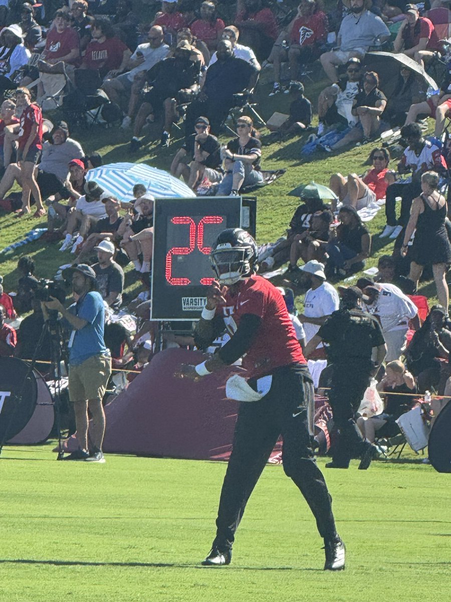 chris_parker222's tweet image. Spend the morning at @AtlantaFalcons training camp for @929TheGame with @samcrenshaw23 and @getcastwithgreg. Saw practice and thousands of fans. Optimism for this team is really high and the team looked sharp!