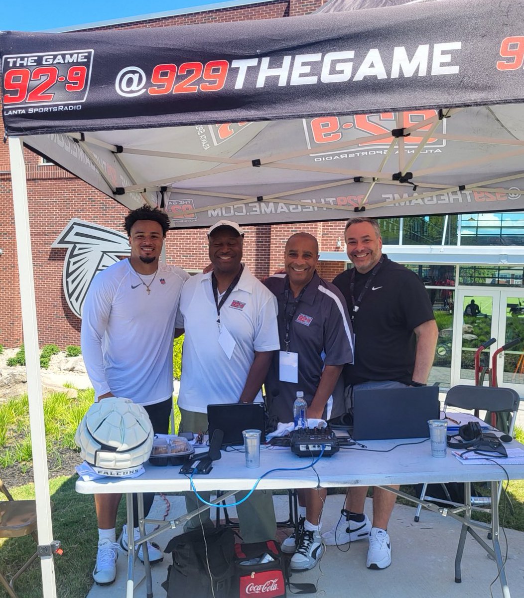 chris_parker222's tweet image. Spend the morning at @AtlantaFalcons training camp for @929TheGame with @samcrenshaw23 and @getcastwithgreg. Saw practice and thousands of fans. Optimism for this team is really high and the team looked sharp!