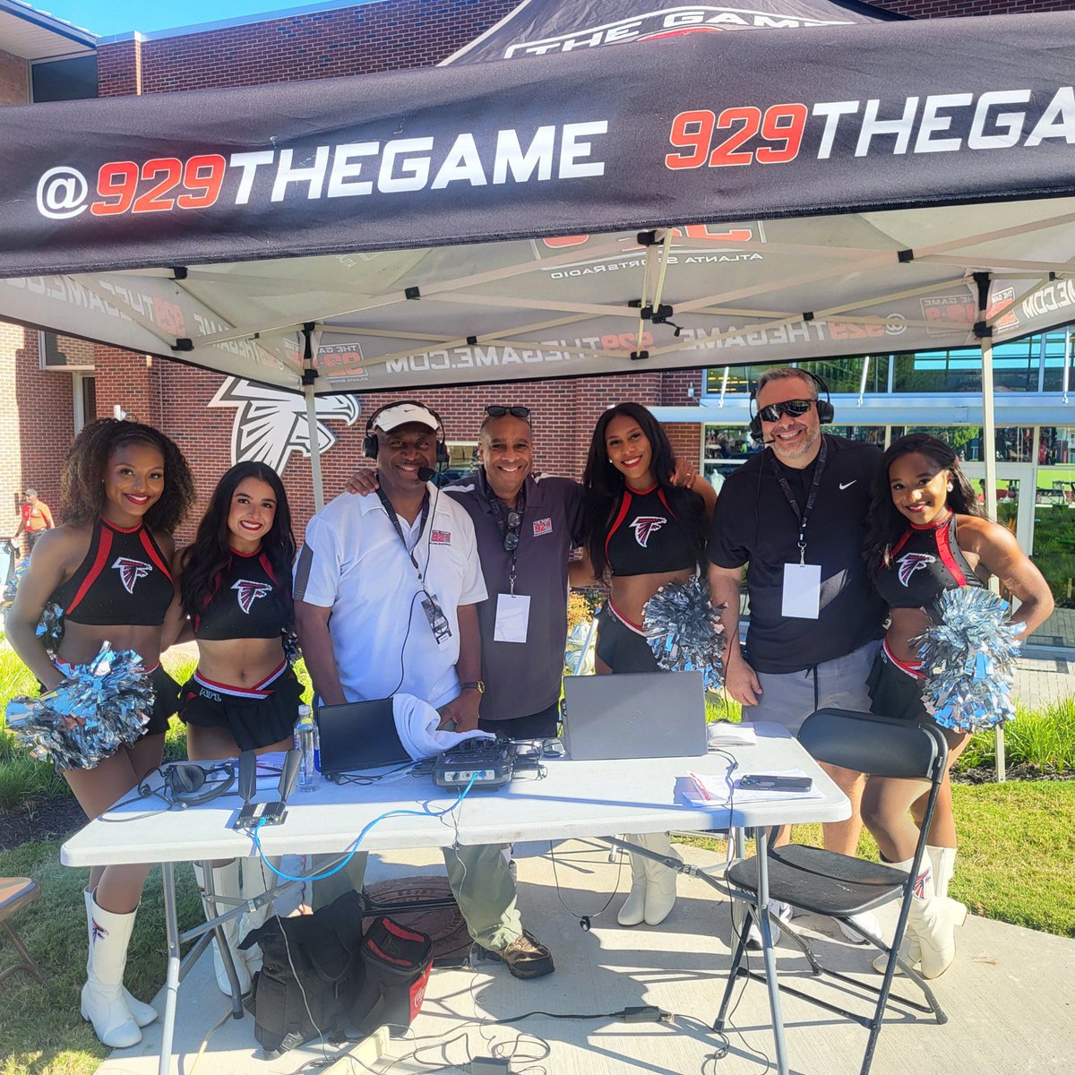 chris_parker222's tweet image. Spend the morning at @AtlantaFalcons training camp for @929TheGame with @samcrenshaw23 and @getcastwithgreg. Saw practice and thousands of fans. Optimism for this team is really high and the team looked sharp!