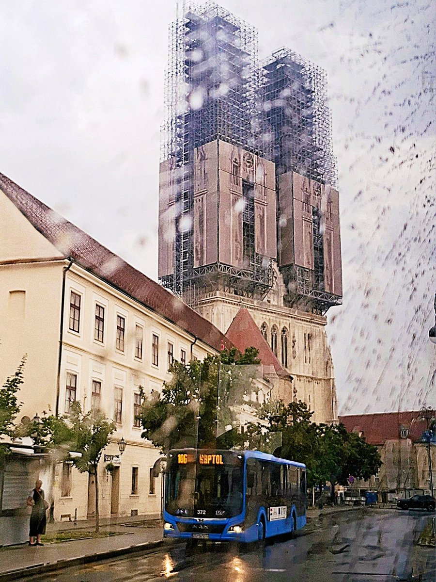 mramor314's tweet image. Kaptolski akvarel
Maloprije, iz busa

📷 Ana Smolčić