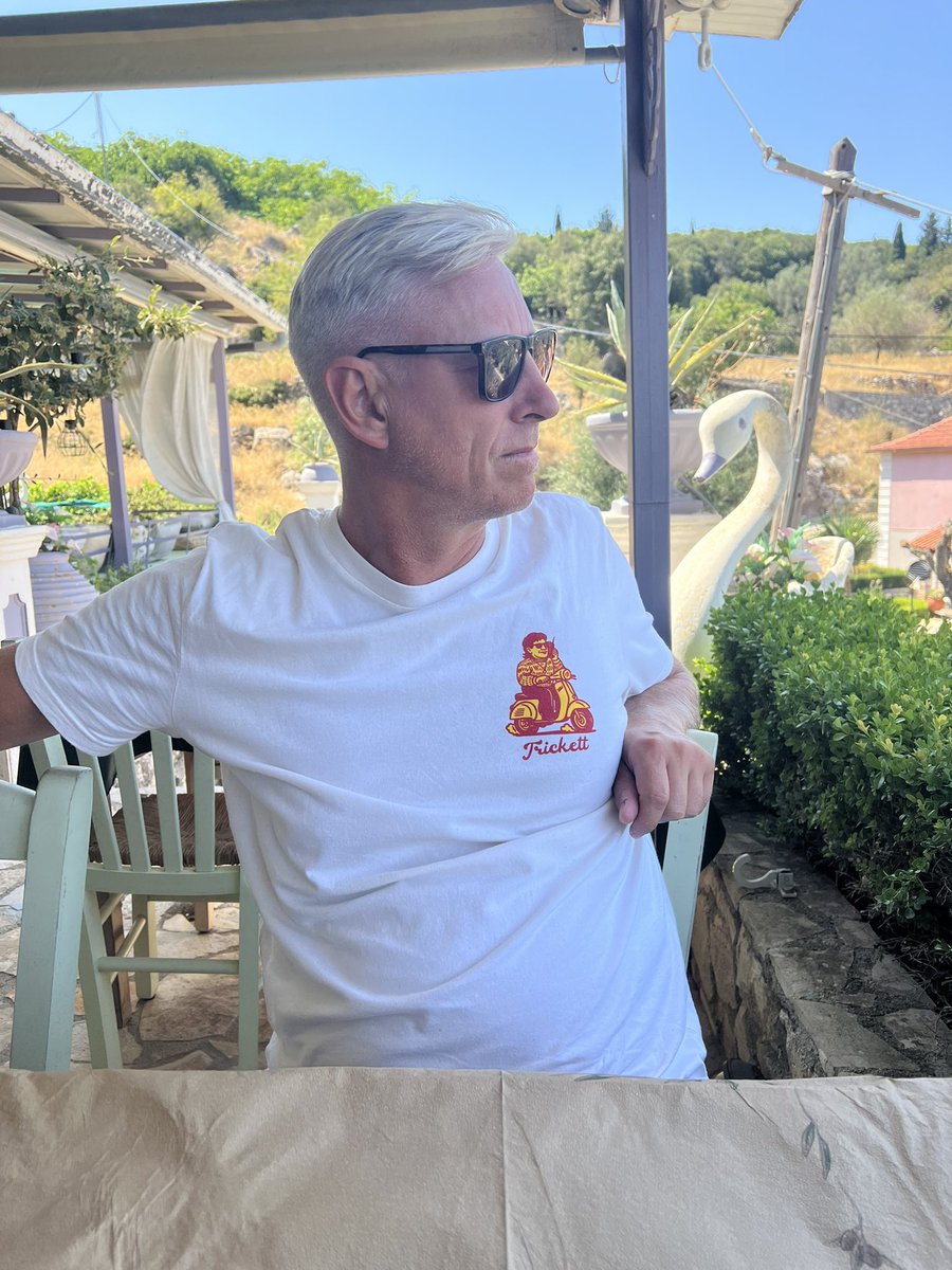 DaveCoups's tweet image. Admiring the view over to Lefkada from Patrikata, Kefalonia high up in the mountain villages in one of @TRiCKETTengland finest.
If you see a swan 🦢, I don’t know either