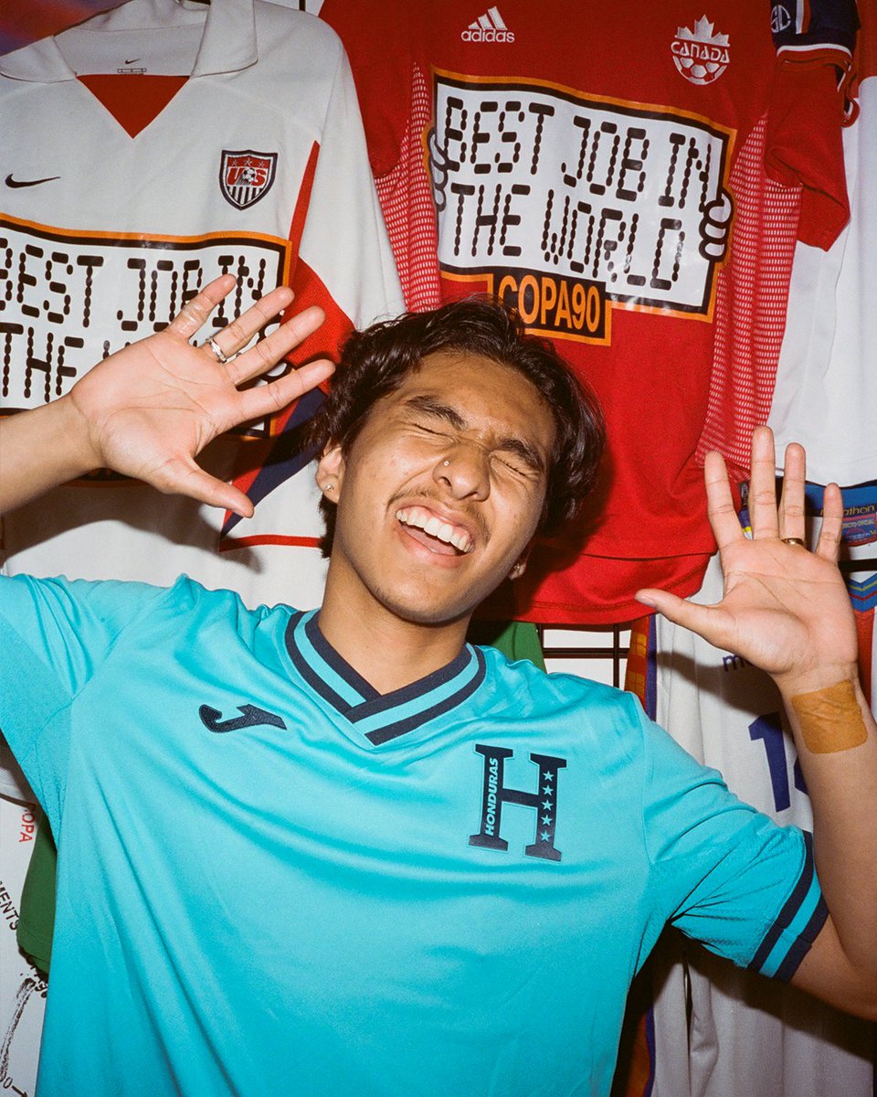 Copa90's tweet image. Introducing Renny, from Waldorf, one of our six shortlisted candidates for The Best Job in the World. This is how Renny describes himself:
“If I had to describe myself in 3 words, I'd say I am tranquil, optimistic, and humorous.
I am a Honduran-Salvadoran-American currently…