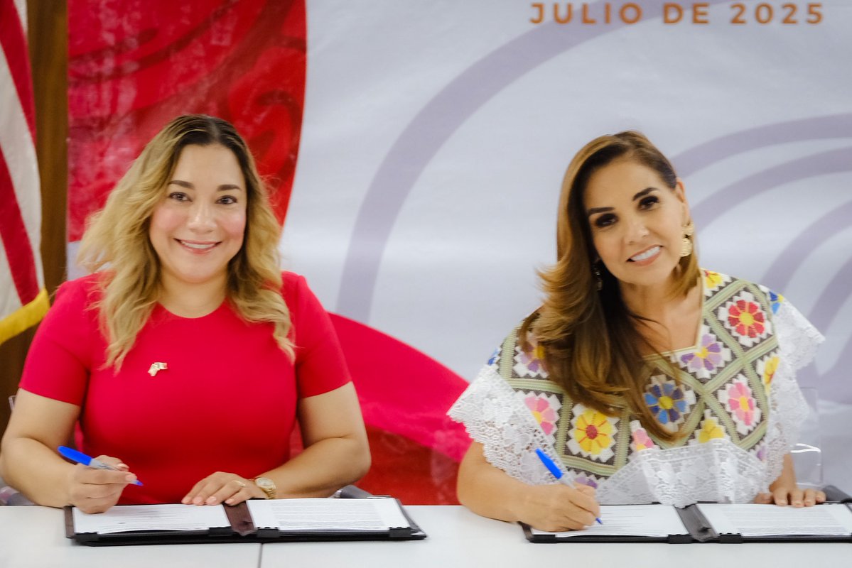 MaraLezama's tweet image. ¡Impulsamos la comercialización internacional de productos quintanarroenses!
✍🏽 Firmamos un Memorándum de Entendimiento con la Cámara de Comercio México-Americana de Florida, que abre las puertas del mercado internacional a nuestras y nuestros productores, artesanos y…