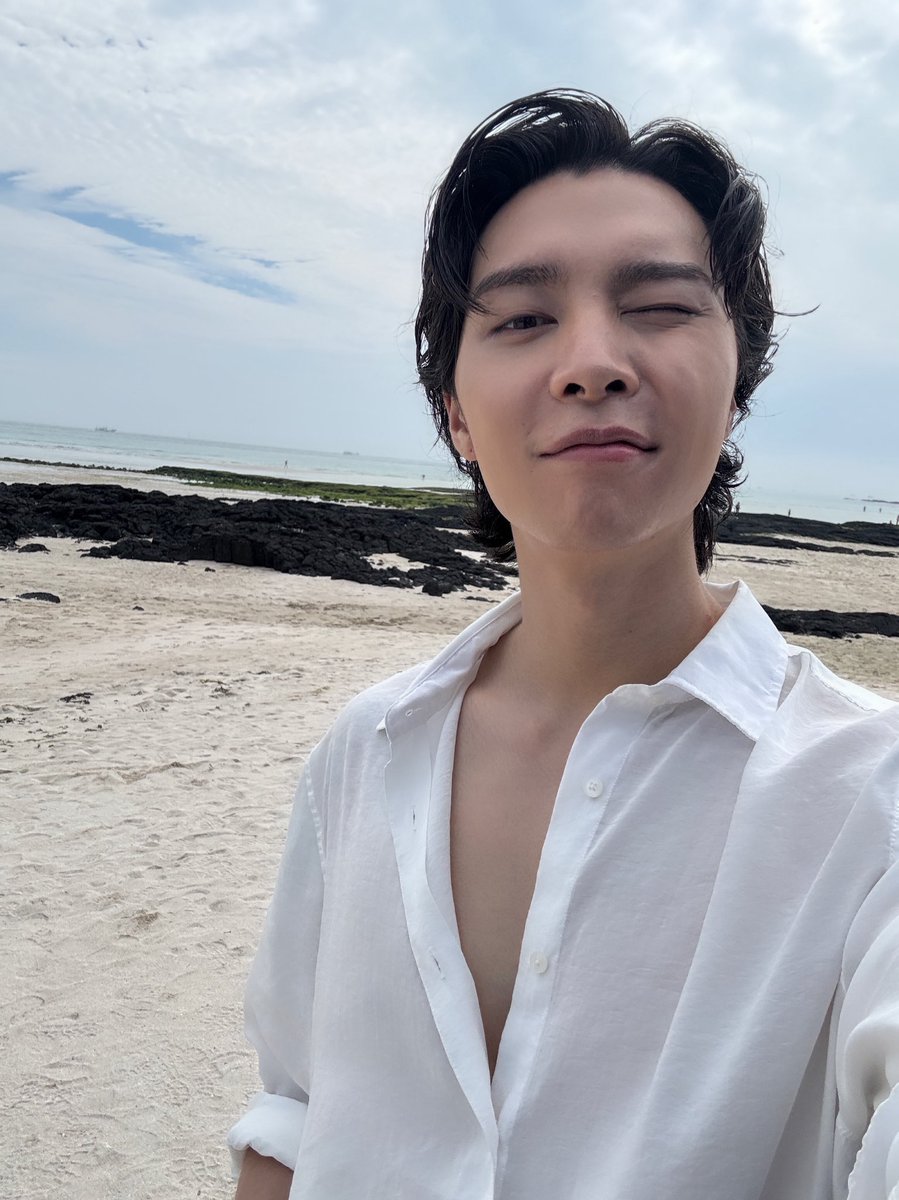 favxritejsuh's tweet image. AH