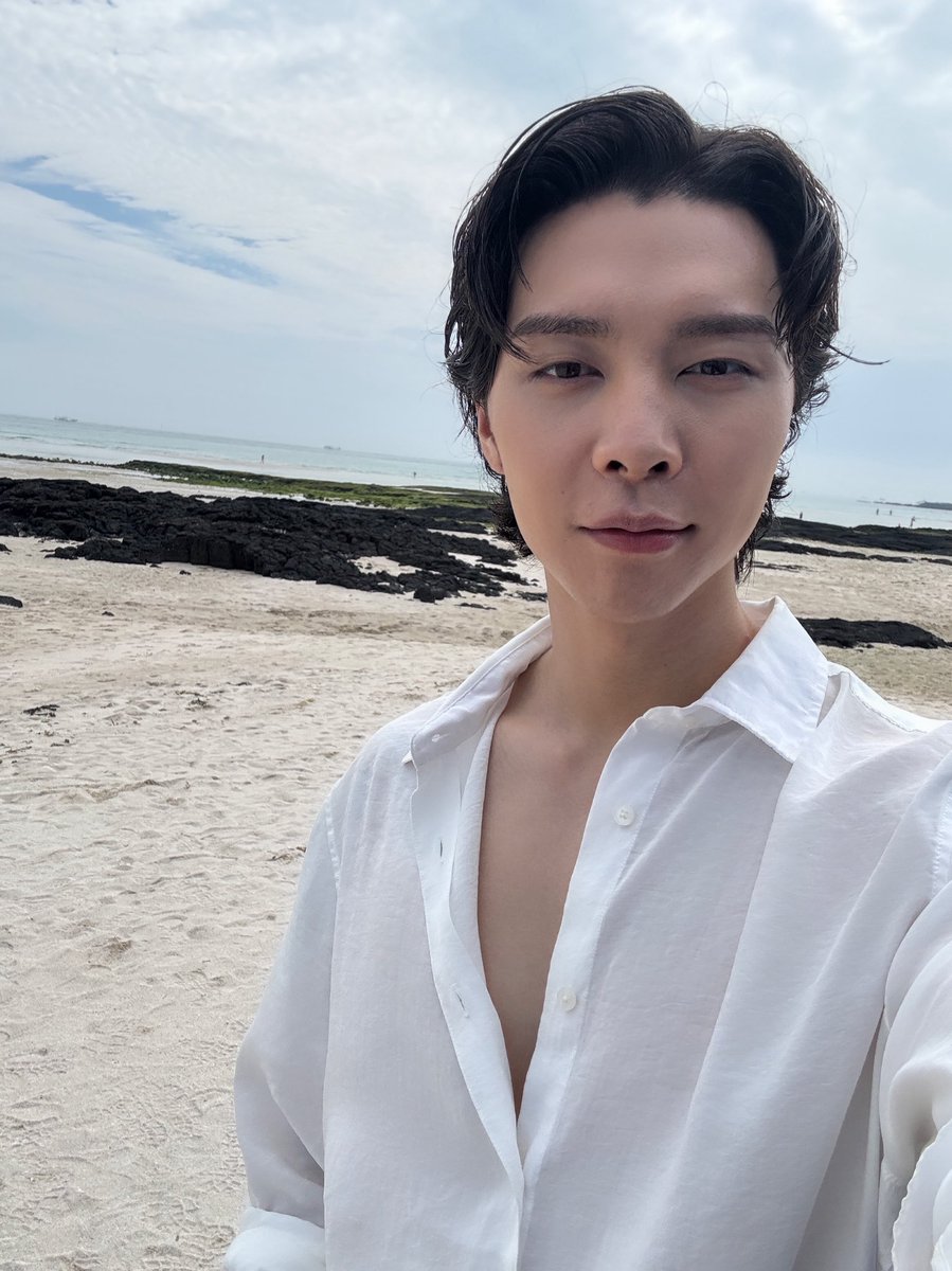 favxritejsuh's tweet image. AH