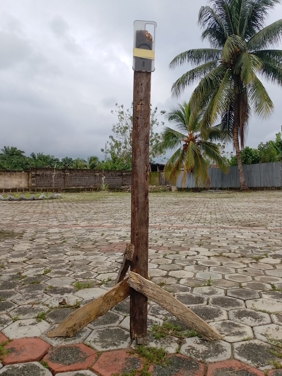 Collinsdesig's tweet image. Starting a new chapter as a brand designer going into content creation
I don’t have a tripod yet, but my passion is enough to begin.
This DIY wooden stand is my tripod – no more procrastination! Today, I’m choosing to grow with what I have 🚀
#StartWithWhatYouHave #NoExcuses