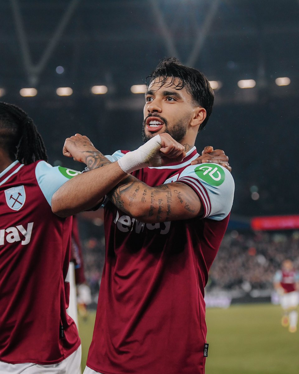 WestHamRambles's tweet image. Paqueta.
Personally, I hope he stays for another season. I think without the proverbial axe over his head he will flourish again Then his value will go up considerably as well. That said, watch The Spunk Hobbit sell him for £25m to the first bidder.
#WHUFC