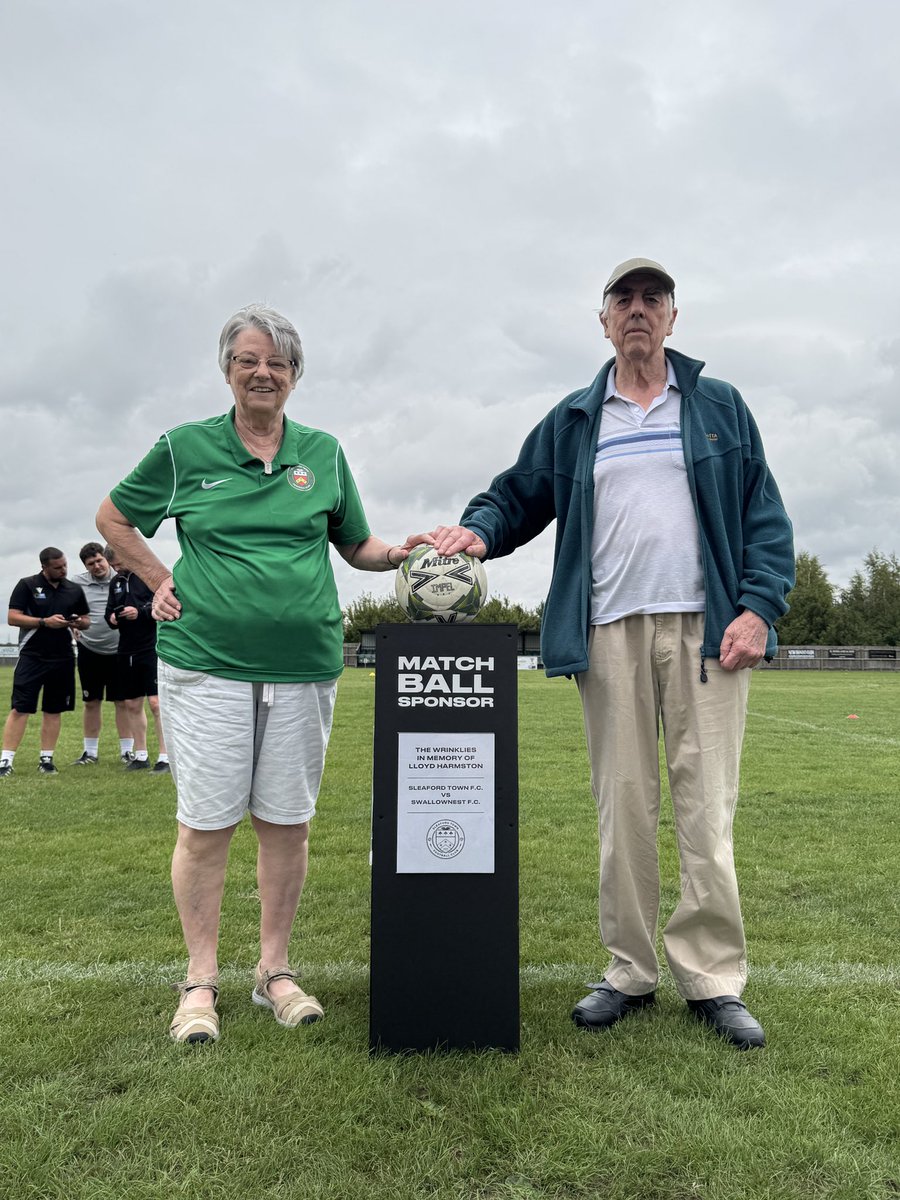 SleafordTownFC's tweet image. A big thank you to The Wrinklies for sponsoring todayβs match ball, dedicated to Lloyd Harmston πβ½
#GreenArmy