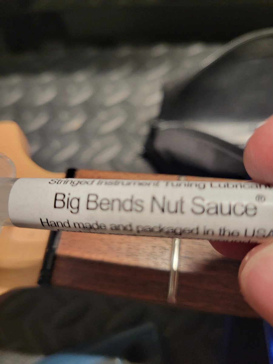 DMAC1971VET's tweet image. Heard Blistex instead of graphite or even my favorite Nut Sauce. Any opinions as a GUITAR product