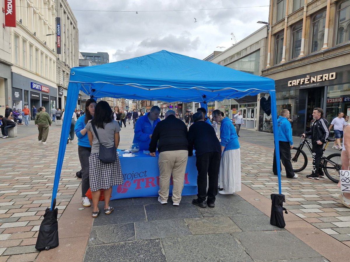 MJRobinson1571's tweet image. Final day of #ProjectTruth 2025! Our @spucprolife youth team hit the streets of Glasgow city centre with courage and compassion — standing strong for life in every conversation 💪🗣️