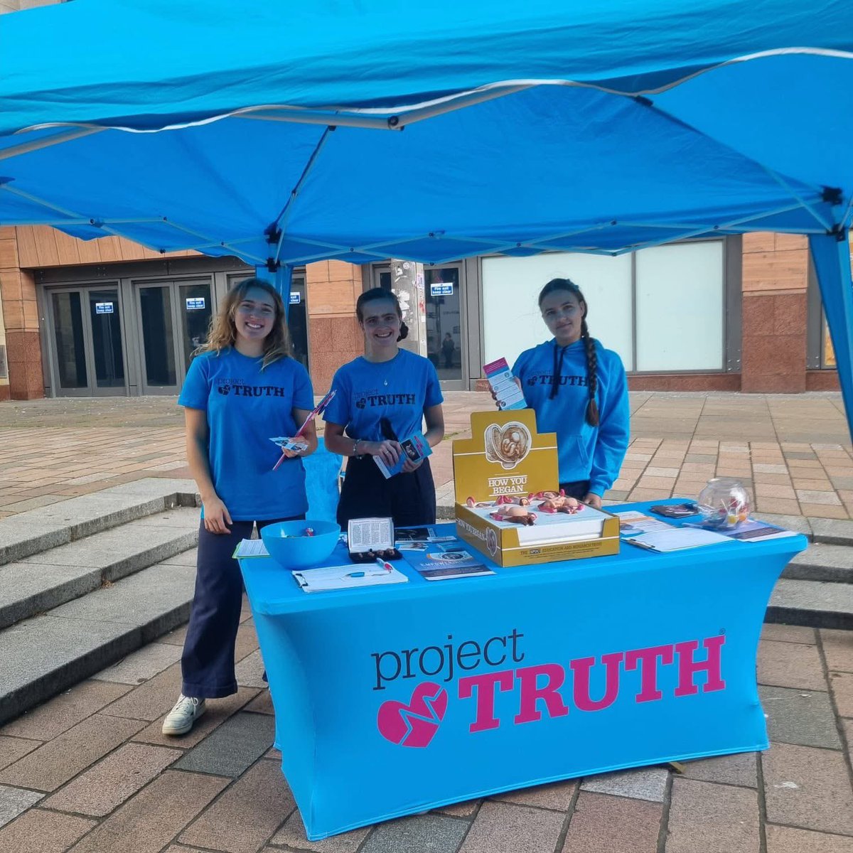 MJRobinson1571's tweet image. Final day of #ProjectTruth 2025! Our @spucprolife youth team hit the streets of Glasgow city centre with courage and compassion — standing strong for life in every conversation 💪🗣️