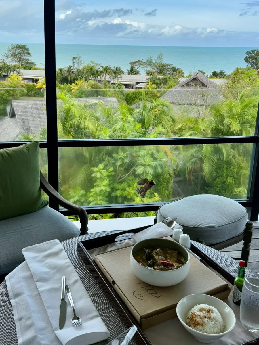 Somewhere between the beach waves and palm trees, I found peace.🏝️🌊