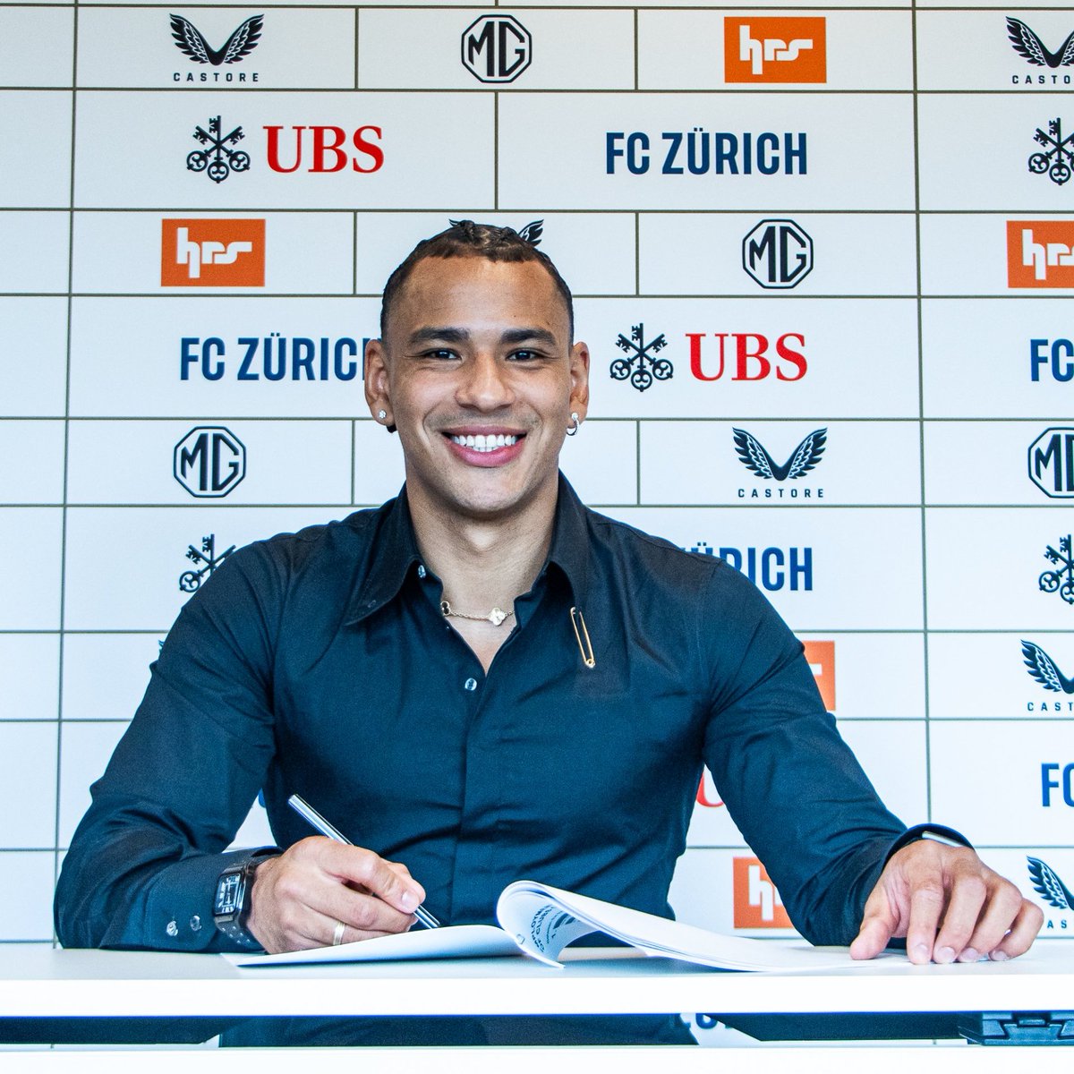 mercatosphera's tweet image. 🇨🇭 El #FC_Zürich ha fichado al delantero colombiano Juan José Perea (25 | #Stuttgart). Firma por una temporada con opción a dos más.