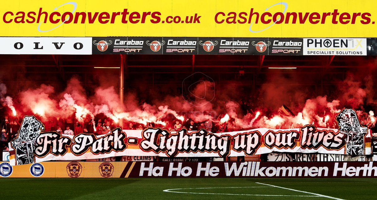 CraigFoyPhoto's tweet image. Friday night lights 🔥