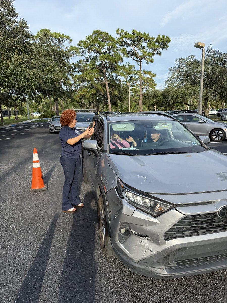 Honored to join Commisioner Maribel Gomez Cordero for the Back 2 School Drive-Thru!

Thank you to all the amazing organizations that made this event possible and support our students year after year. ¡Juntos por nuestra comunidad! 

#Back2School #CommunityFirst
