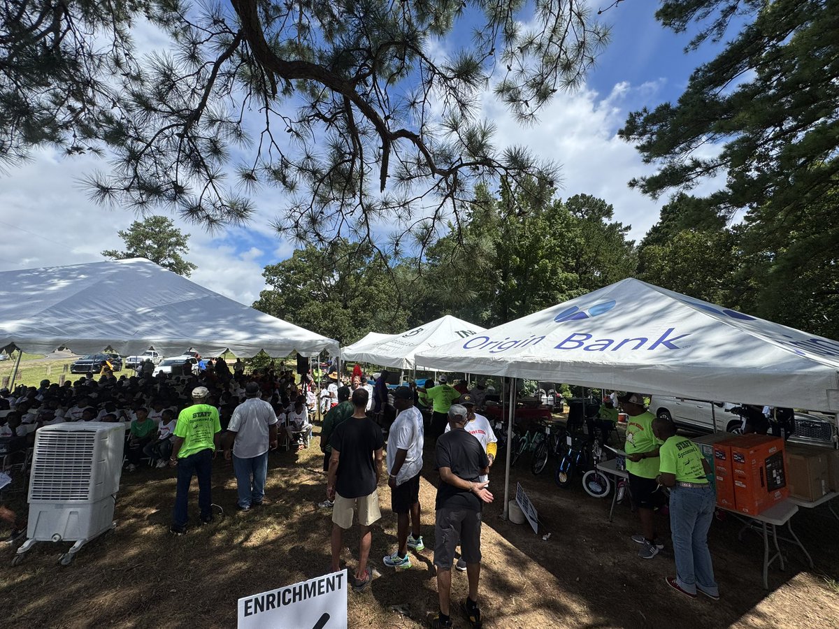 Grateful for the opportunity to #seRve one of the best to ever do it…..Coach Ellis leads his 15th annual Youth Baseball camp in Ruston today and Bearcat Baseball was blessed to be apart of such a wonderful event for the youth in our community! #seRve #FirmlyFounded #GramFam
