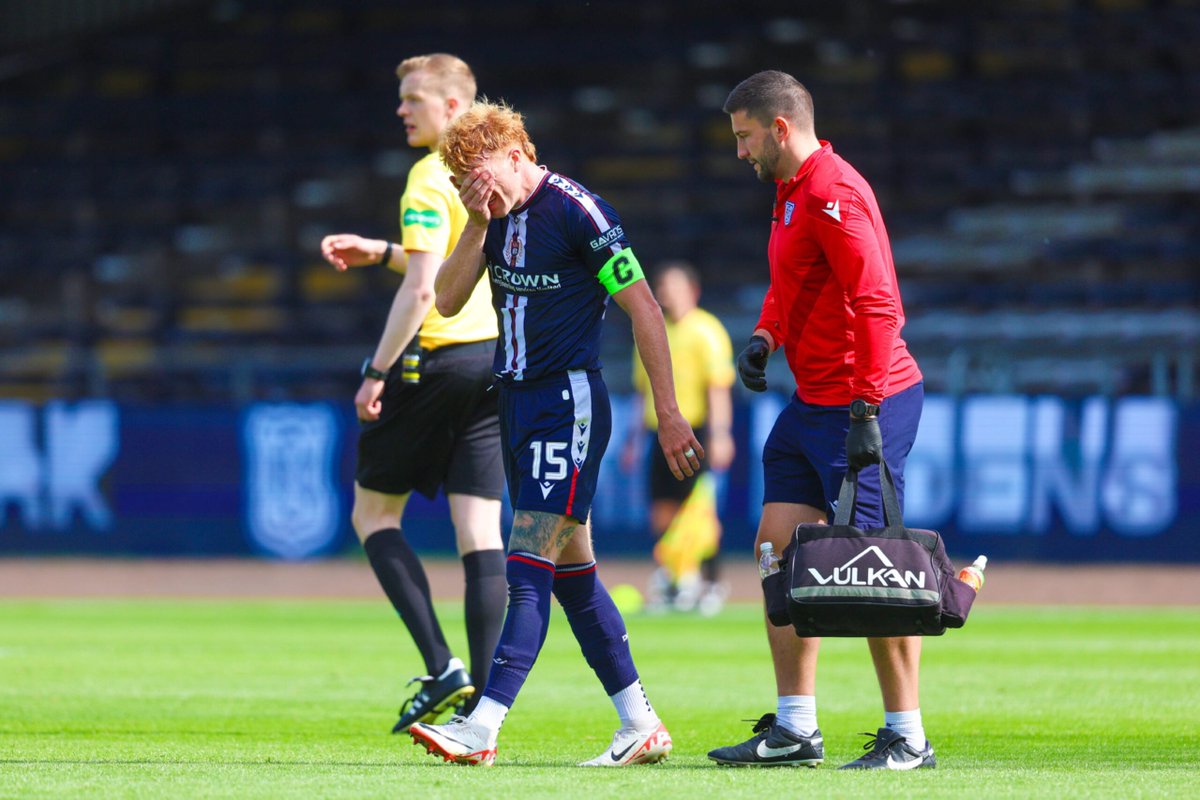 Tele_Sport's tweet image. ‘Real concern’ for Dundee as skipper Simon Murray limps off in Montrose thumping dlvr.it/TM7R6C
