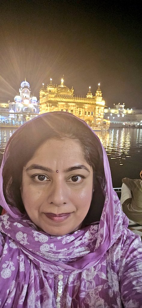 im_vandy's tweet image. "वाहे गुरु जी का खालसा, वाहे गुरु जी की फतेह"
अपनी माँ के जन्मदिन के दिन मां को स्वर्ण मंदिर- Golden Temple के दर्शन कराए 🙏✨️🌸🙌
वाहे गुरु जी माँ को सदा स्वस्थ और खुश रखें 🌼🌸✨️
#waheguruji 🙌🙌
#Satnanji 🌼🌼