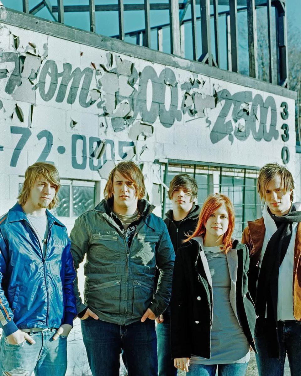 Paramore_Mex's tweet image. Hoy se cumplen 20 años de ‘All We Know Is Falling’, el álbum debut de @paramore
Un álbum que, sin hacer mucho ruido al principio, marcó a toda una generación.
👁️ ¿Cuántos años tenías cuando se estrenó?