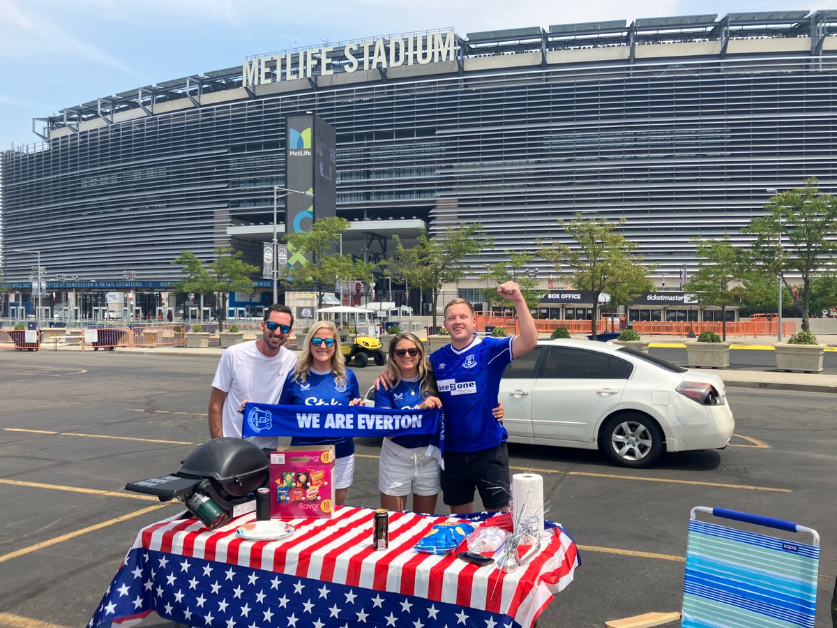 CBeesleyEcho's tweet image. The pre-match party has already started for these Evertonians from Connecticut - the US state that actually based its flag on the Blues’ club crest 😉
(Google it and tell me they didn’t!)