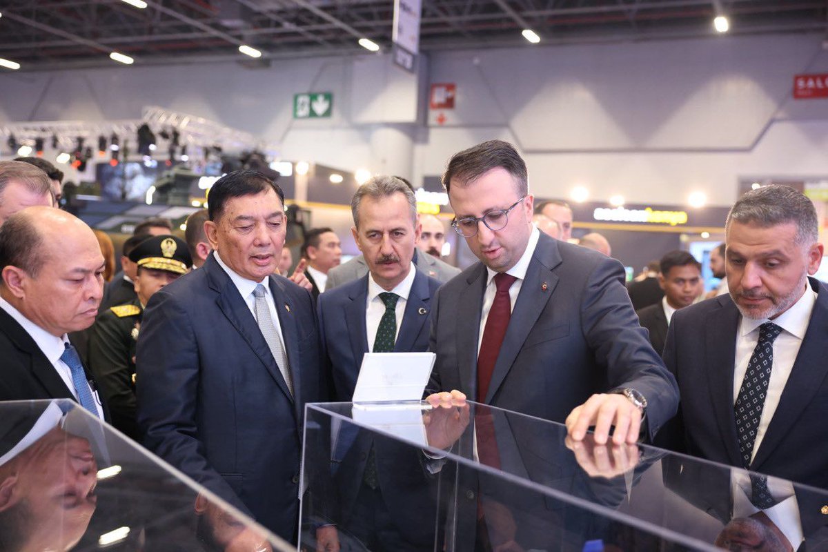Defence_IDA's tweet image. ASELSAN CEO & GM congratulates Indonesia on the agreements for Turkish KAAN & MILGEM.
Both platforms feature dozens of ASELSAN’s game-changing technologies. With state’s vision and Turkish industry’s synergy, these achievements will reach even greater heights. #IDEF25…