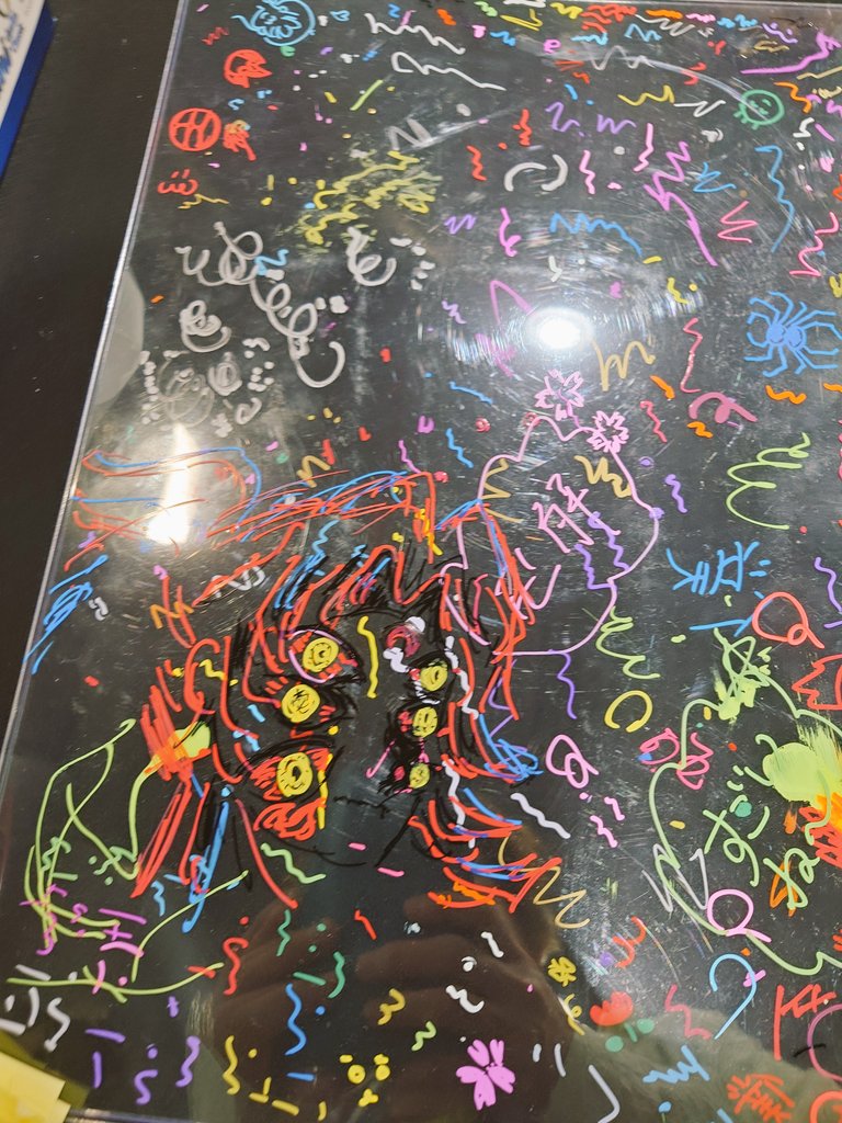 待ち時間にザックリ黒死牟。
サインペンだから、かなりラフね。六つ目はバランス難しいよ🌔