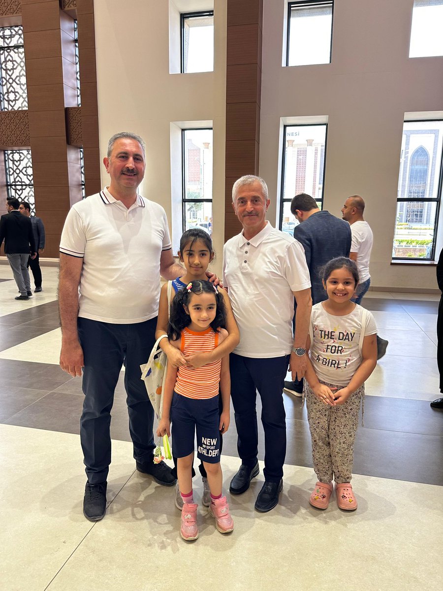 Mehmet Tahmazoğlu 🇹🇷 (@mtahmazoglu) on Twitter photo “Ufkun Ötesinde” sergisi devam ediyor.
Bugün, AK Parti Grup Başkan Vekilimiz Sn. <a href="/abdulhamitgul/">Abdulhamit Gül</a> ile birlikte sergiyi ziyaret ederek gençlerimizle bir araya geldik.
Tüm vatandaşlarımızı, uzay serüvenini yakından keşfetmeye davet ediyorum. 🚀
📍#Şahinbey Kongre ve Sanat Merkezi “Ufkun Ötesinde” sergisi devam ediyor.
Bugün, AK Parti Grup Başkan Vekilimiz Sn. <a href="/abdulhamitgul/">Abdulhamit Gül</a> ile birlikte sergiyi ziyaret ederek gençlerimizle bir araya geldik.
Tüm vatandaşlarımızı, uzay serüvenini yakından keşfetmeye davet ediyorum. 🚀
📍#Şahinbey Kongre ve Sanat Merkezi