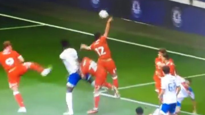 RFCCruicky's tweet image. No wonder Martin got sent off. 

John Beaton is a clown