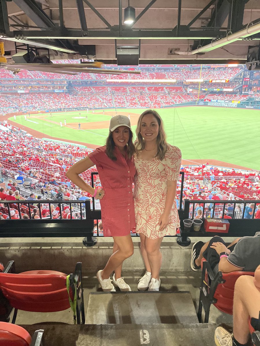 SusanNOBULL's tweet image. Good times with my favorite #soybeans trader! 🌱⚾️