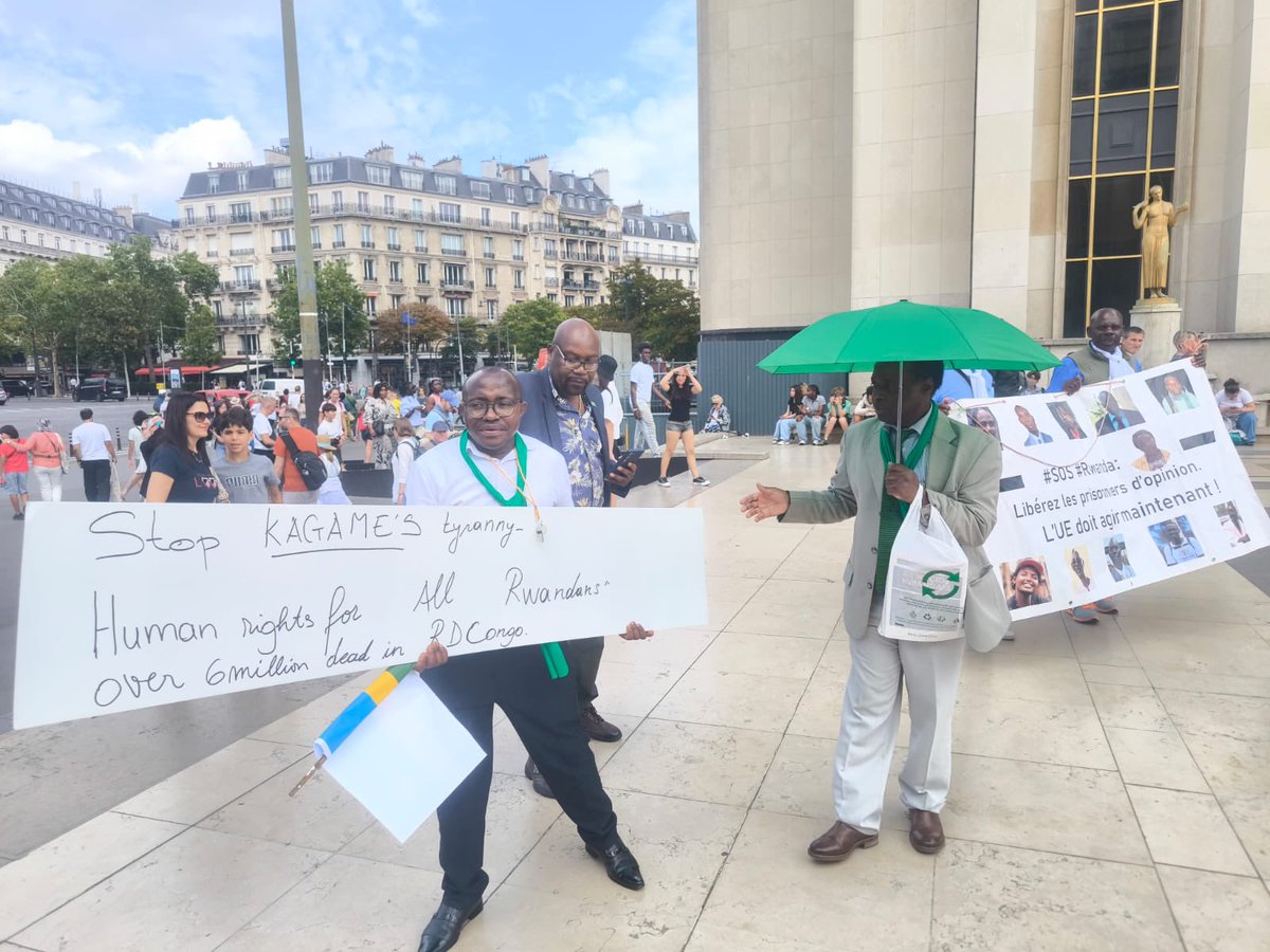 À #Paris, sous la Tour Eiffel, nous avons marché pour la justice, la liberté et la libération de <a href="/VictoireUmuhoza/">Victoire Ingabire Umuhoza</a> . Le drapeau #rwandais flotte haut, même en exil – car aimer son pays, c’est oser espérer mieux.  
#FreeVictoire #Rwanda #Justice #Liberté

<a href="/Nduwamungu5/">Nduwamungu</a> <a href="/TheoMpoze/">MPOZEMBIZI Théophile</a>