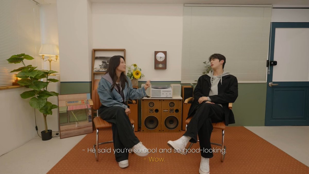 replyisa's tweet image. you're telling me eunwoo and arden have been friends for five years??? omg my worlds are officially colliding
eunwoo: "she introduced a lot of delicious brunch cafes and restaurants"
arden: "we were texting about kpop demon hunters..."
"my fiancé is a huge fan, he said you're…