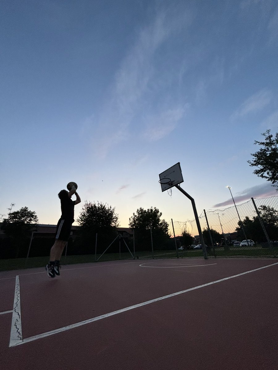 Hooping at sunset &gt;&gt;&gt;