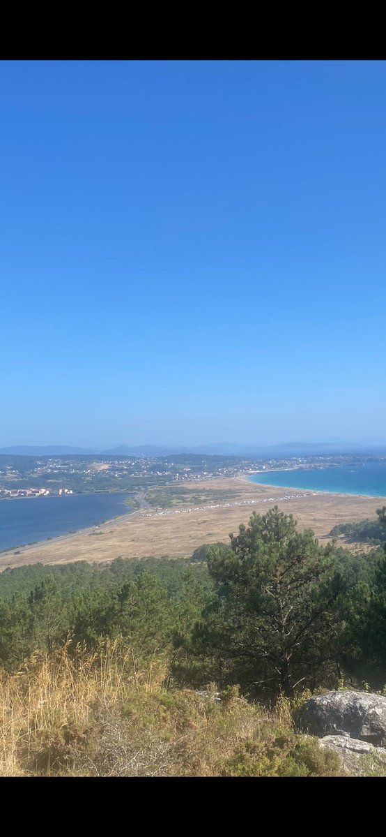 VidaAgusto's tweet image. A la izda el final de la Ría de Arosa
A la dcha el Océano Atlántico, con su famosa playa de A Lanzada 🏖️
Y desde donde hago la foto, Península do Grove
Un paraíso 😍
