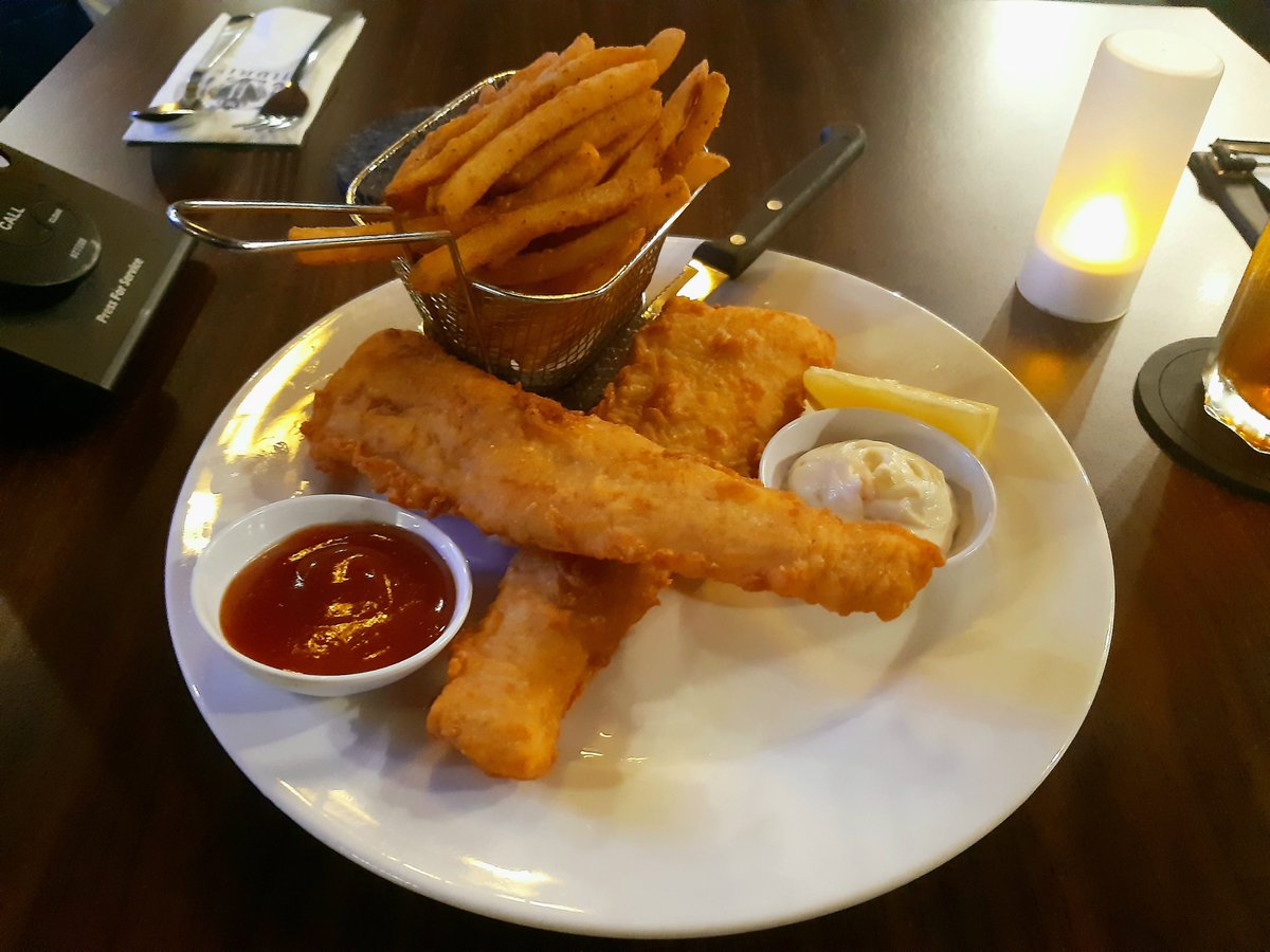 mochio_bonio's tweet image. Had some pretty good fish and chips today for lunch,

Since I didn&apos;t ate breakfast at all I thought I could easily eat the two but alas, my stomach has shrunken,

I&apos;ve been in the mood for fish lately...