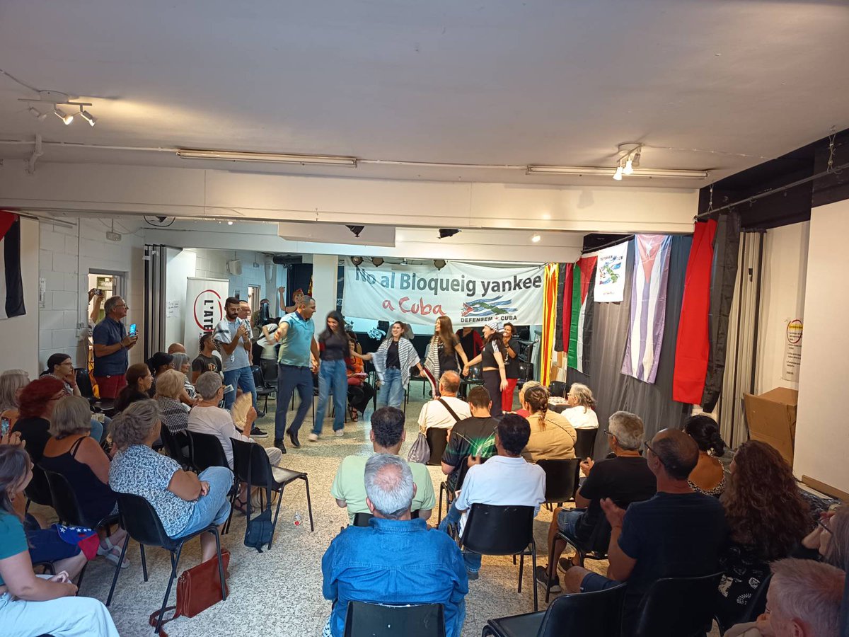 PCOE_estatal's tweet image. 🇵🇸🇨🇺 Membres del PCOC han estat presents en un acte en recolzament a la Revolució Cubana i al Poble Palestí, reafirmant el nostre compromís antiimperialista.
Solidaritat i internacionalisme proletari!
Visca Cuba socialista! Visca Palestina lliure! 🇨🇺🇵🇸