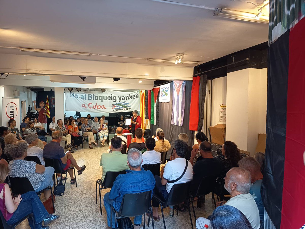 PCOE_estatal's tweet image. 🇵🇸🇨🇺 Membres del PCOC han estat presents en un acte en recolzament a la Revolució Cubana i al Poble Palestí, reafirmant el nostre compromís antiimperialista.
Solidaritat i internacionalisme proletari!
Visca Cuba socialista! Visca Palestina lliure! 🇨🇺🇵🇸
