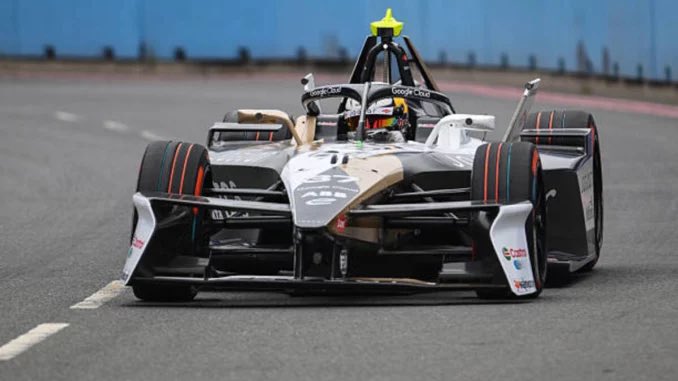 RaceGearNG's tweet image. London E-Prix Race Results:

🥇Nick Cassidy 🇳🇿 (Jaguar TCS Racing) 📸 - WINNER

🥈Nyck de Vries 🇳🇱 (Mahindra Racing) - +1.578s

🥉Pascal Wehrlein 🇩🇪 (TAG Heuer Porsche) - +2.634s

#Round15 #LondonEPrix 🇬🇧 #FormulaE