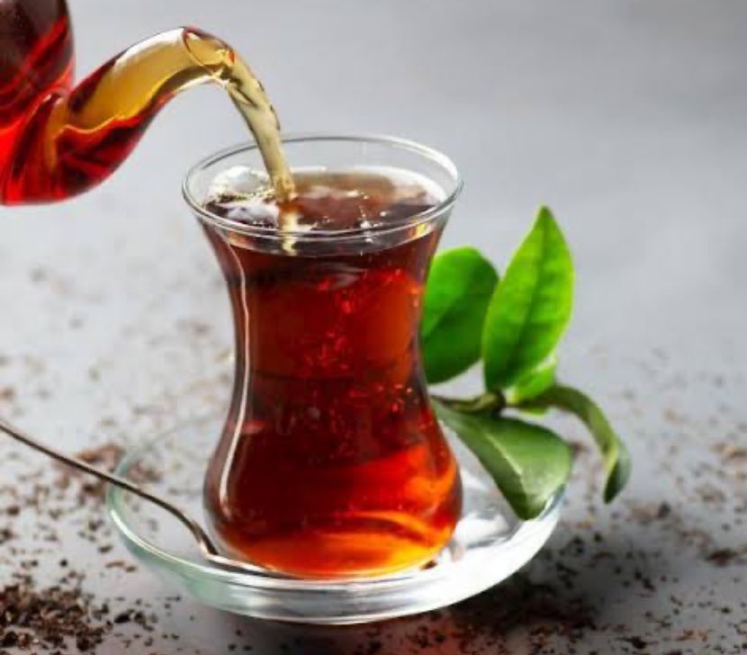 Çaysever olmamız milletçe en şahane alışkanlıklarımızdan☕️
Her gün içtiğiniz çayı daha fonksiyonel-faydalı hale getirmek isterseniz de bazı tüyolar;
📌Bir kaç adet ZEYTİN YAPRAĞI eklerseniz;kan şekerinizi düşürücü etki,
🌱Tane KARANFİL eklerseniz;iltihap temizleyici etki,
🍋LİMON