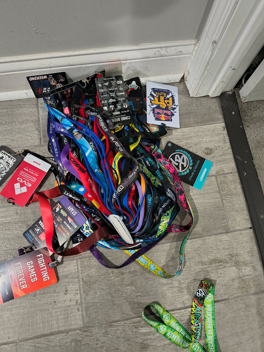 lizardman301's tweet image. My wall decided I went to too many events last night and gave up