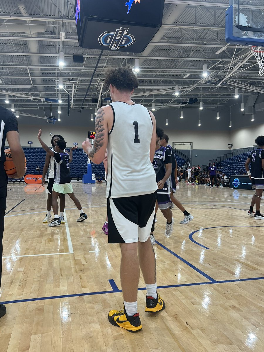 Fairfax Stars 17U Rylee Baker with 30 pts🔥🔥Scoring at all three levels #BigShots  <a href="/BigShotsGlobal/">BIG SH🏀TS</a> #SummerNationals