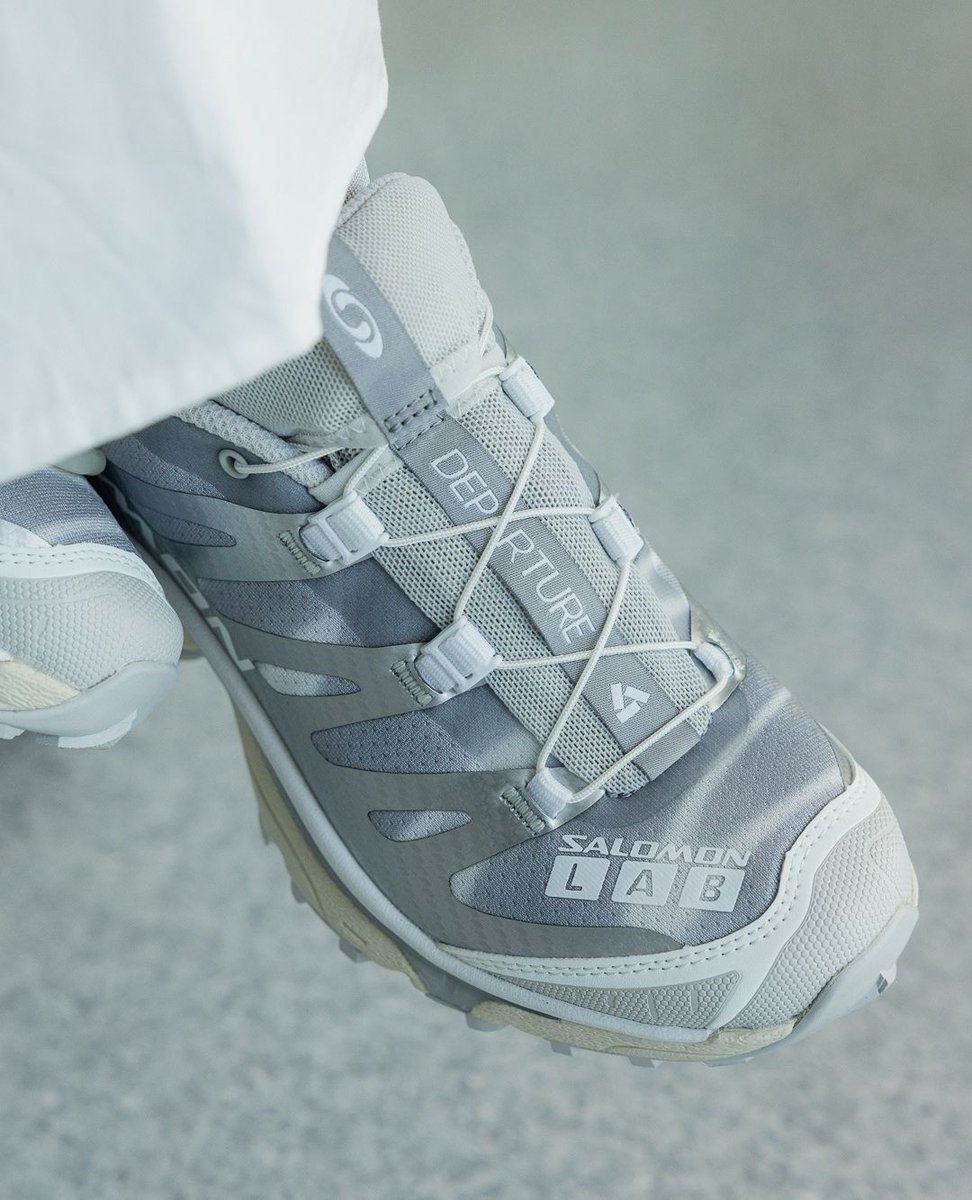 Street_Archive's tweet image. Salomon x Asphaltgold – Transit Season
Neutral grey meets silver, wavy overlays and “ARRIVAL”/“DEPARTURE” tags capture that travel‑ready energy. First Salomon × Asphaltgold collab. Launch online Aug 2, in‑store StreetArchive.com #streetwear #fashion #sneakers #urbanstyle