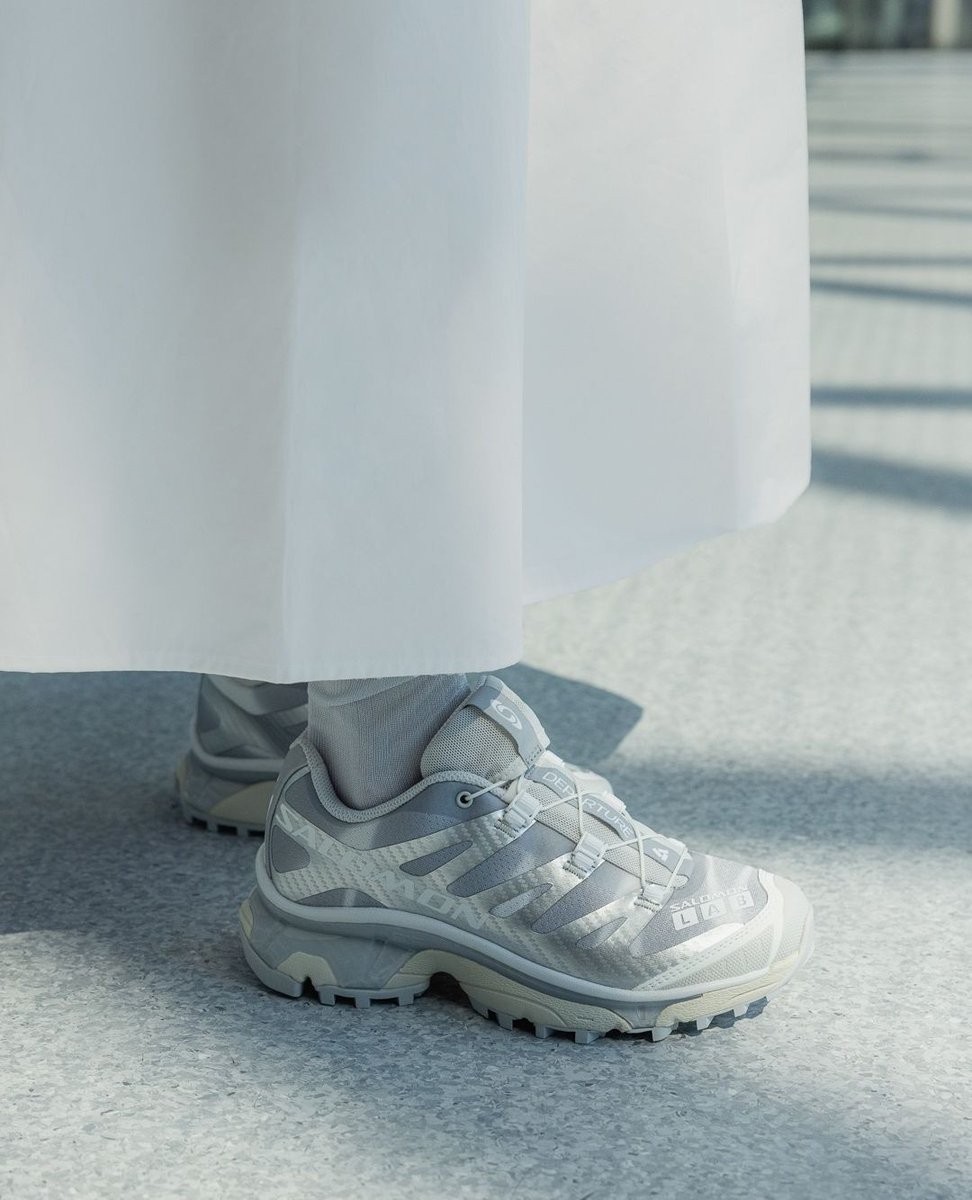 Street_Archive's tweet image. Salomon x Asphaltgold – Transit Season
Neutral grey meets silver, wavy overlays and “ARRIVAL”/“DEPARTURE” tags capture that travel‑ready energy. First Salomon × Asphaltgold collab. Launch online Aug 2, in‑store StreetArchive.com #streetwear #fashion #sneakers #urbanstyle
