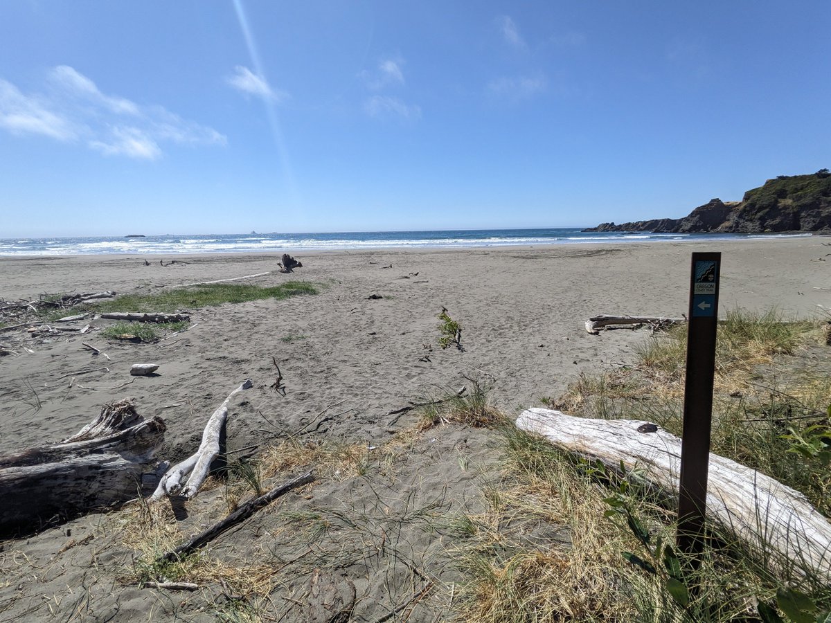 battlehateharm's tweet image. I'm too far ahead of schedule I'll be in Brookings in 3 days like this so I'm going to loiter around Gold Beach today and camp just a mile or so down the beach. As always I could really use 10 or 20 bucks tomorrow, if you can help please cashap $Archr0 or check my links 💚💚💚💚
