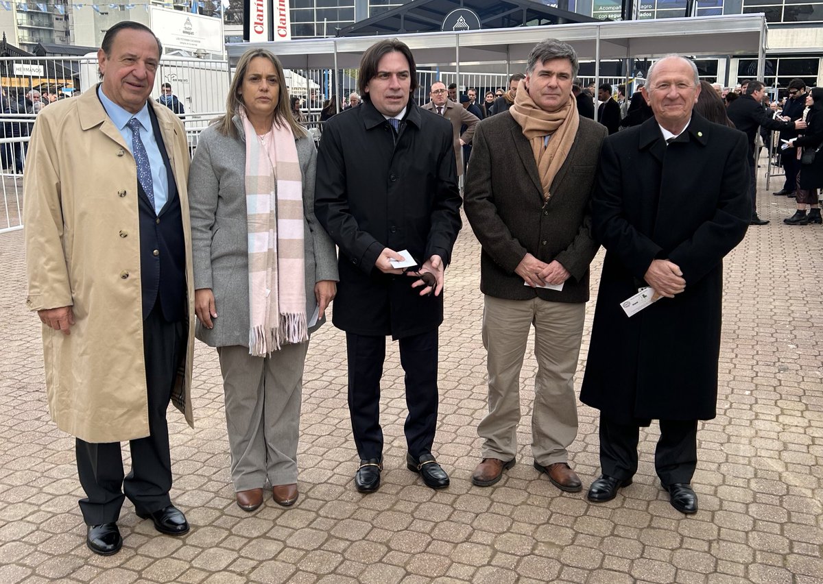✅ El Presidente <a href="/lucasmagnano/">Lucas Magnano</a> , junto con el Secretario <a href="/Mario_Raiteri/">Mario A. Raiteri</a> y la Presidente de la Mesa de Juventudes de la entidad Bárbara Errobidart, participaron del “Acto de Inauguración” de la <a href="/exposicionrural/">Exposición Rural</a>. 🤝🏻🇦🇷

🗣️ Luego de los anuncios realizados por el Presidente de la