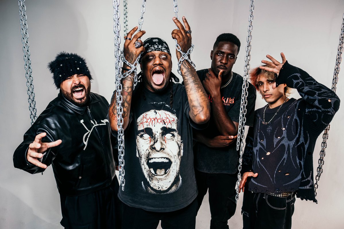 Magnoliaparkfl's tweet image. Warped Tour Band Meet & Greet Today at our Merch Tent 3pm! 🦇🖤